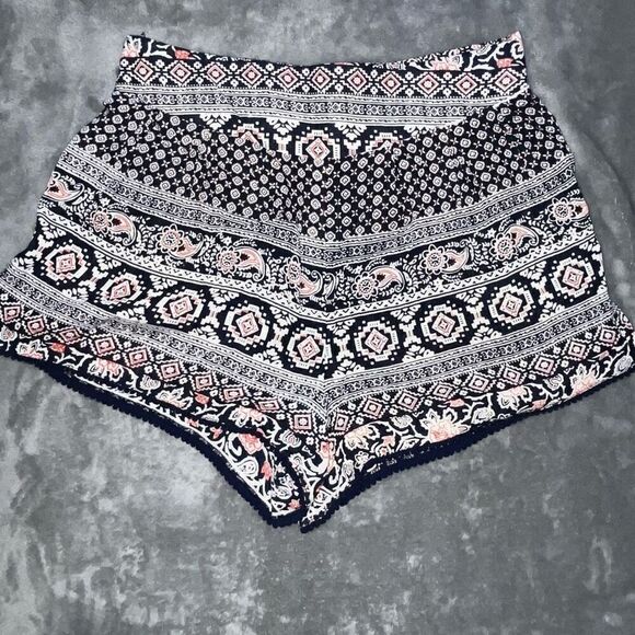 Charlotte Russe Womens Shorts Medium‎ Multicolor Bobble Trim Pullon High Waist - Picture 1 of 8